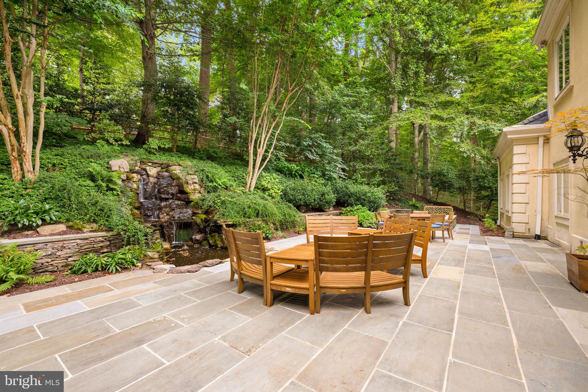 CHAIN BRIDGE - Residential