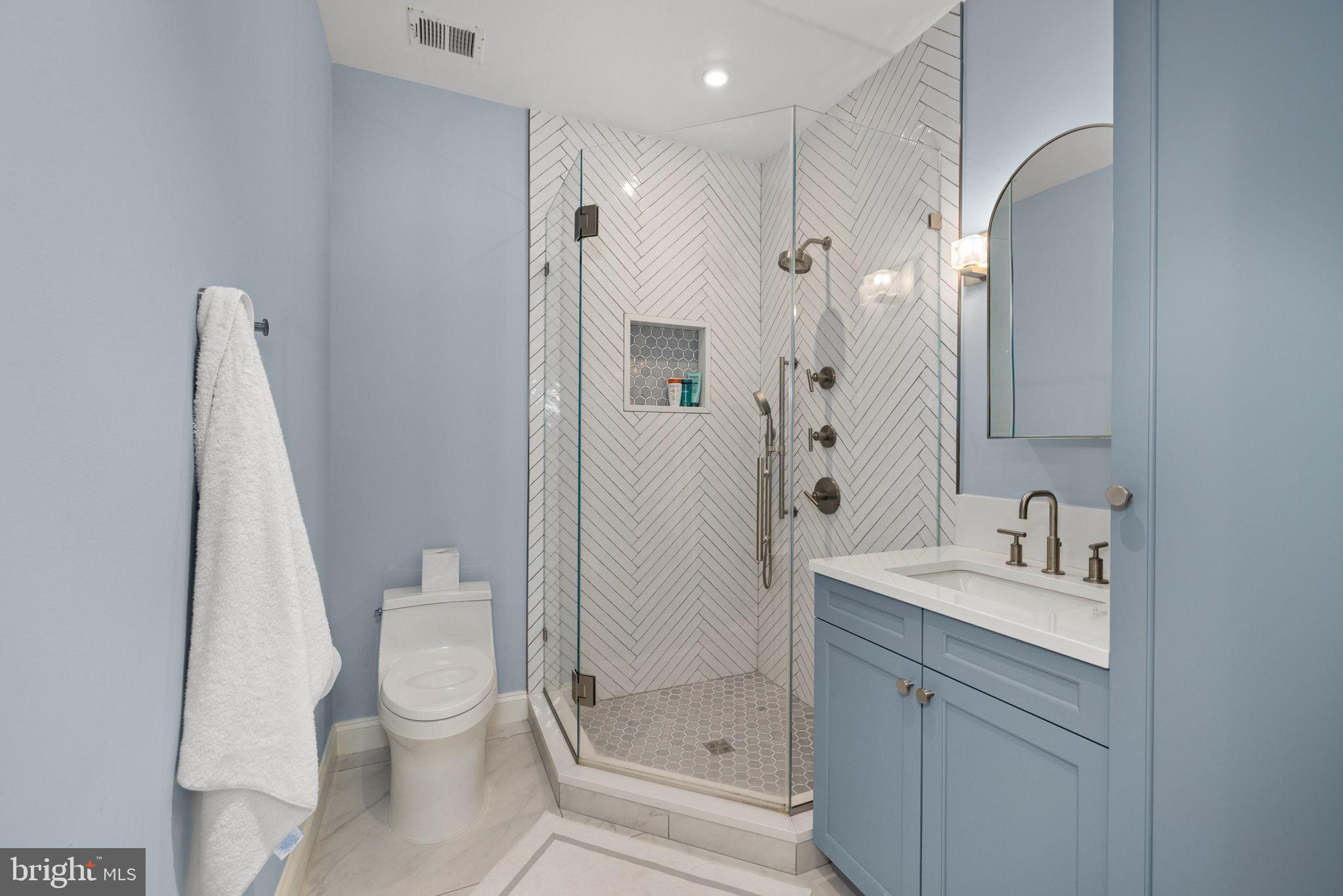 CHAIN BRIDGE - Residential