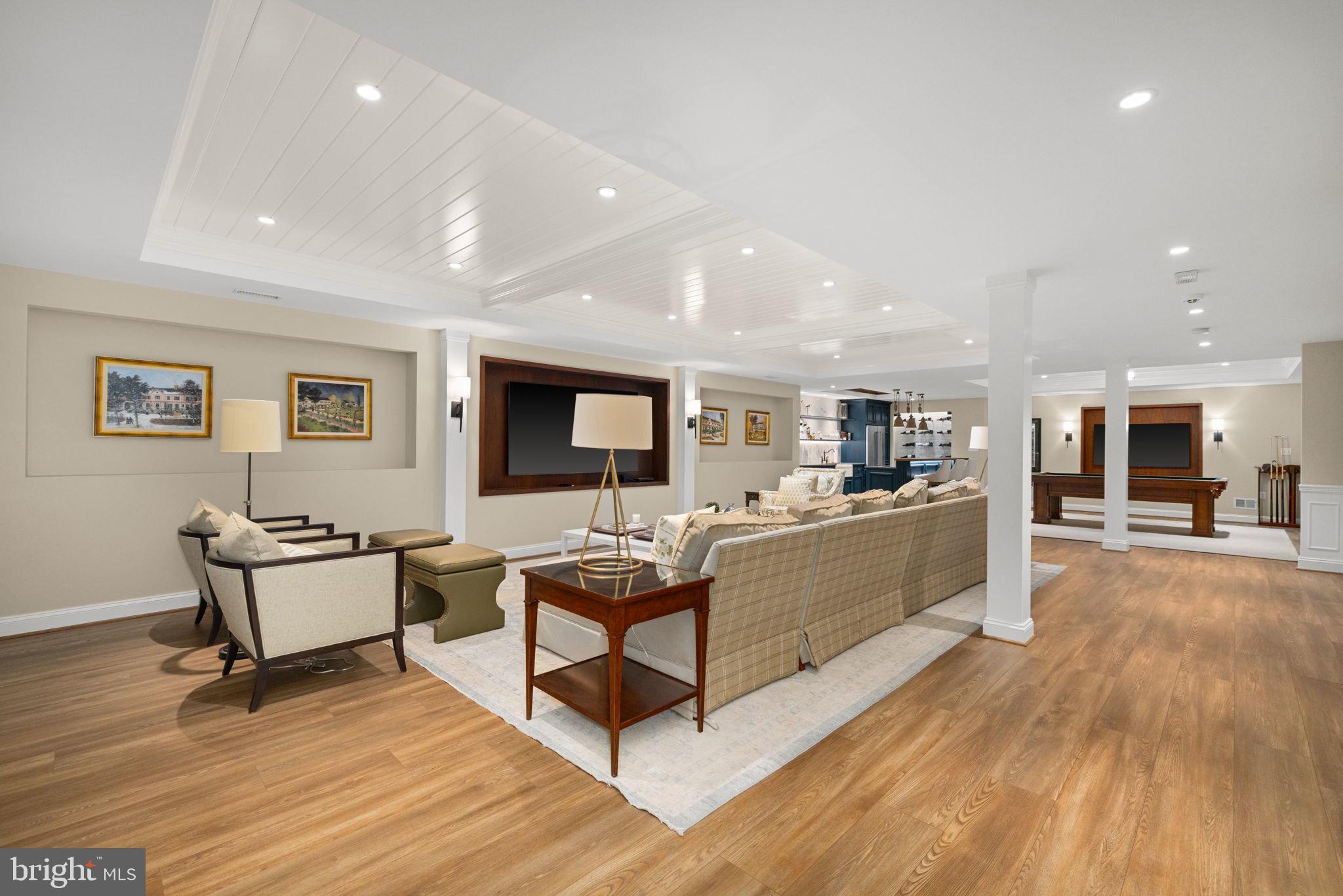 CHAIN BRIDGE - Residential