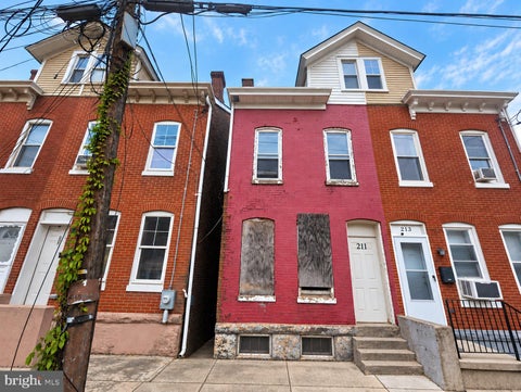 Townhouse For Sale - 211 Passaic St<br/> Mercer County, TRENTON, NJ 08618