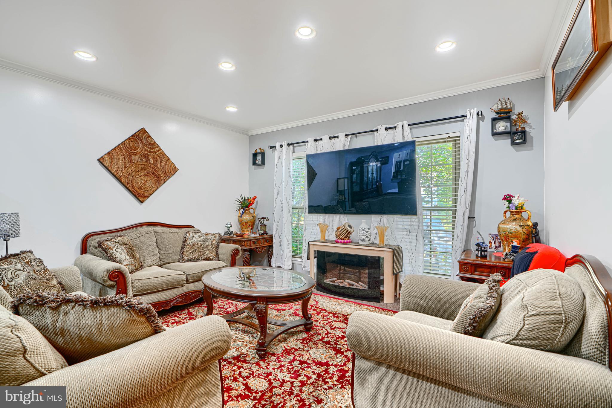 18425 HONEYLOCUST CIRCLE
