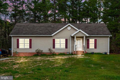 171 SAIL WAY MONTROSS VA 22520