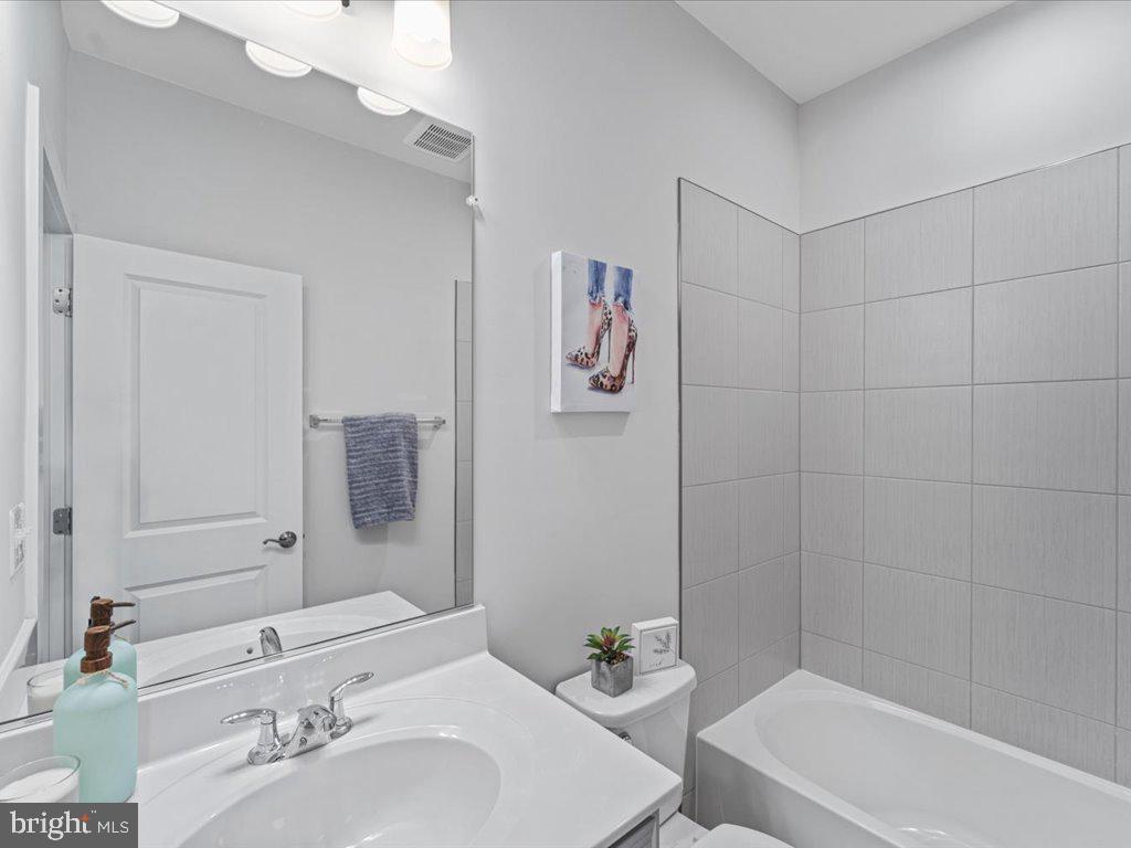 POTOMAC SHORES - Residential Lease