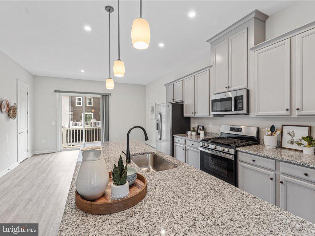 POTOMAC SHORES - Residential Lease