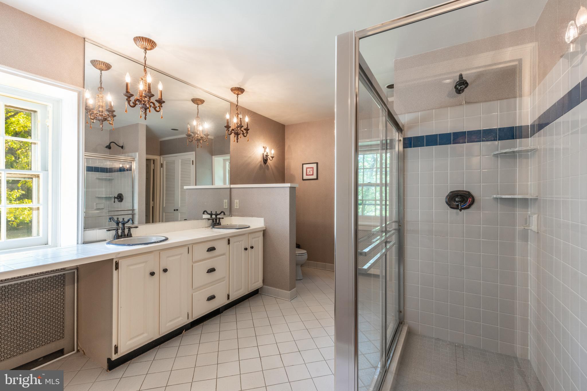 ROXBOROUGH - Residential