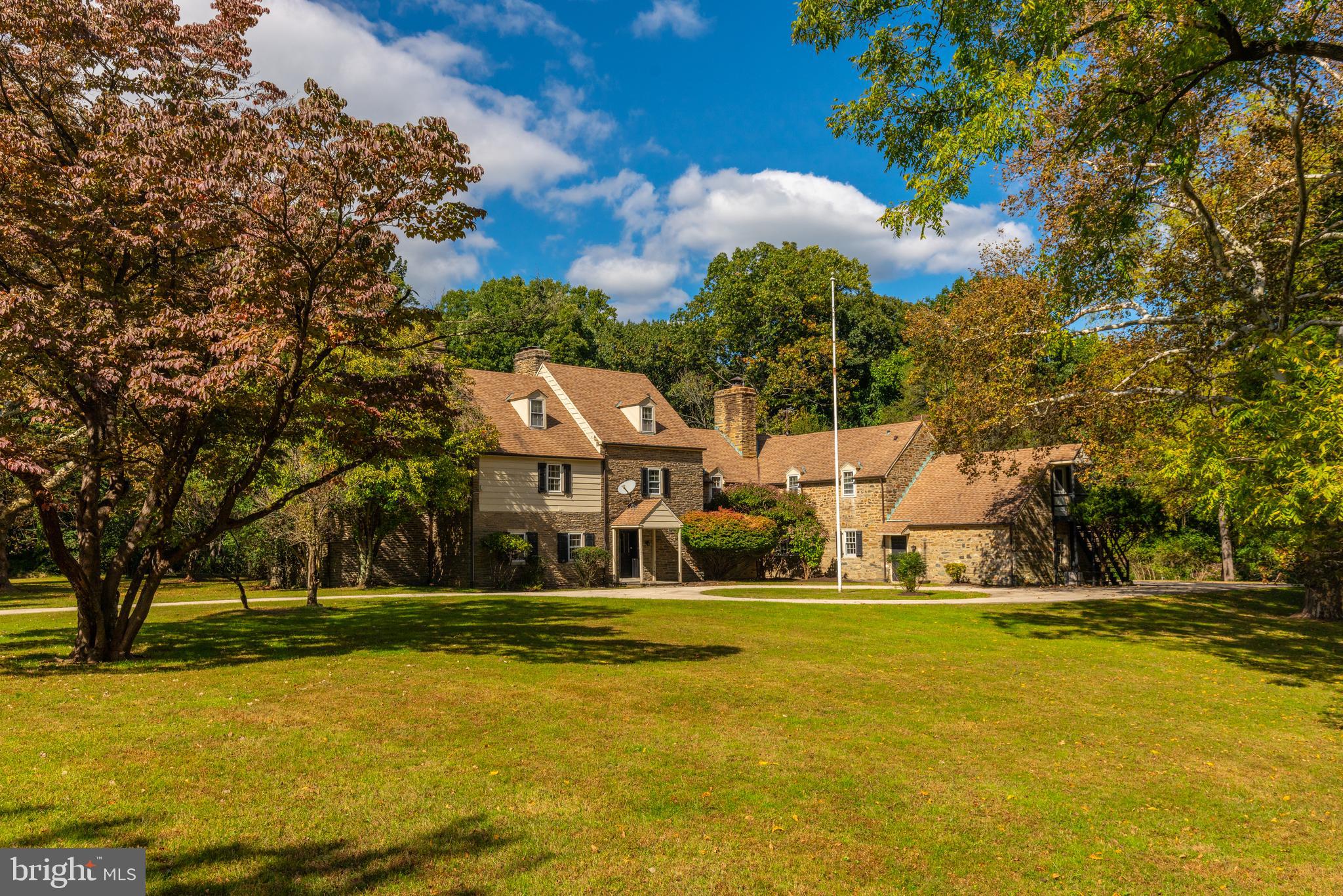 ROXBOROUGH - Residential