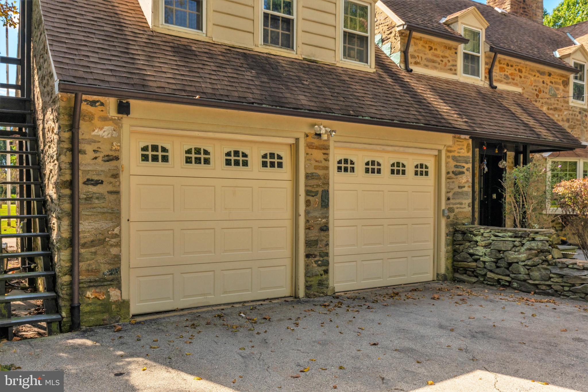 ROXBOROUGH - Residential