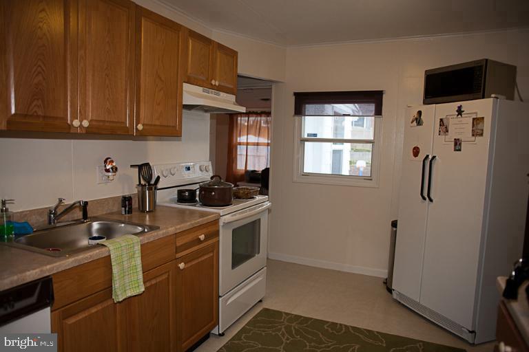 CHESTNUT HILLS - Residential Lease