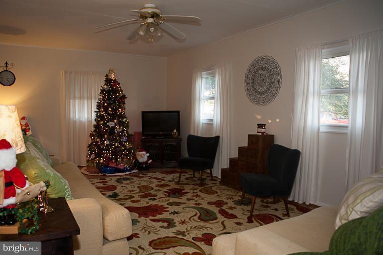 CHESTNUT HILLS - Residential Lease