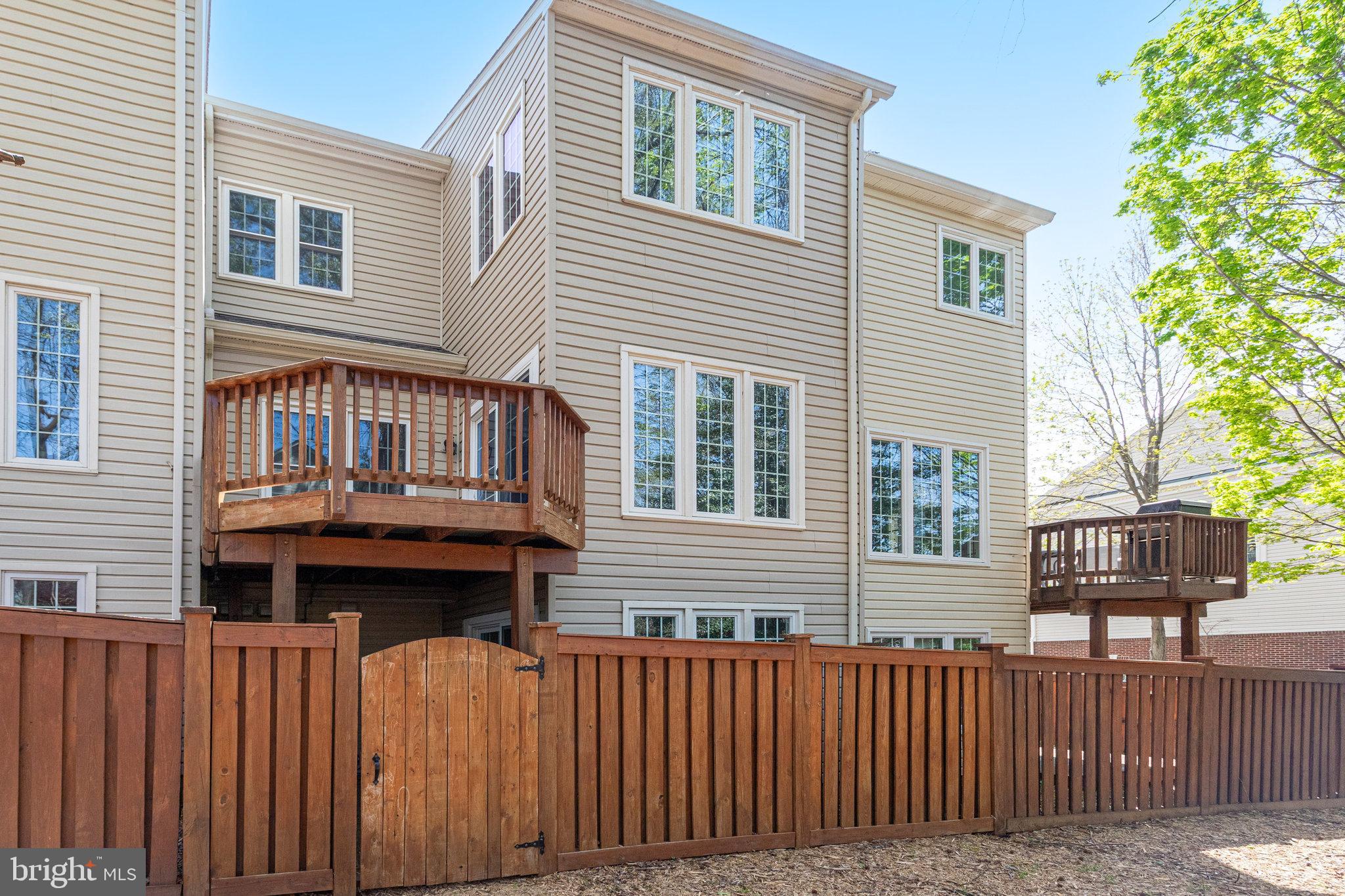 RANDOM HILLS - Residential