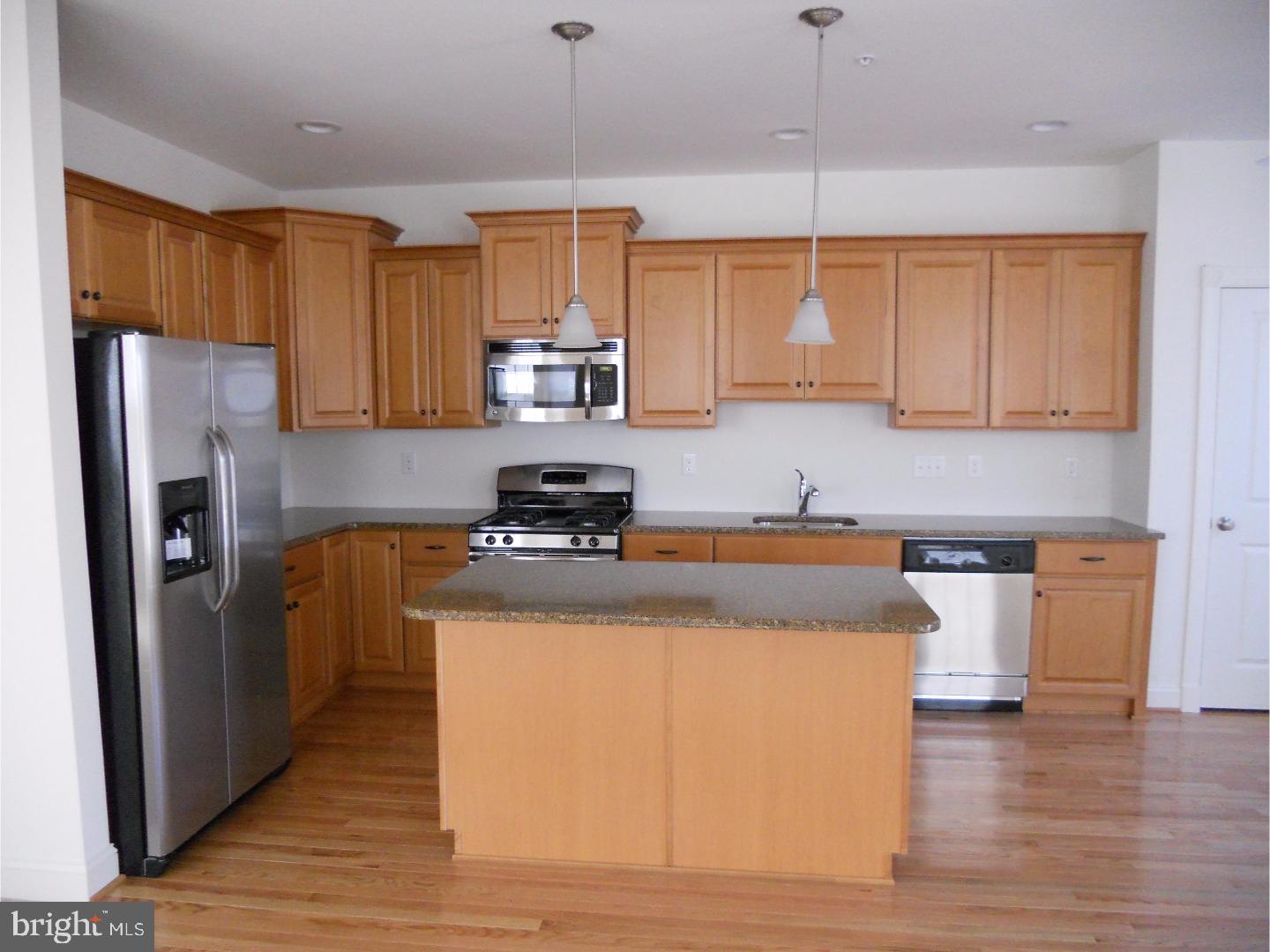 MAINLAND SQUARE - Residential Lease