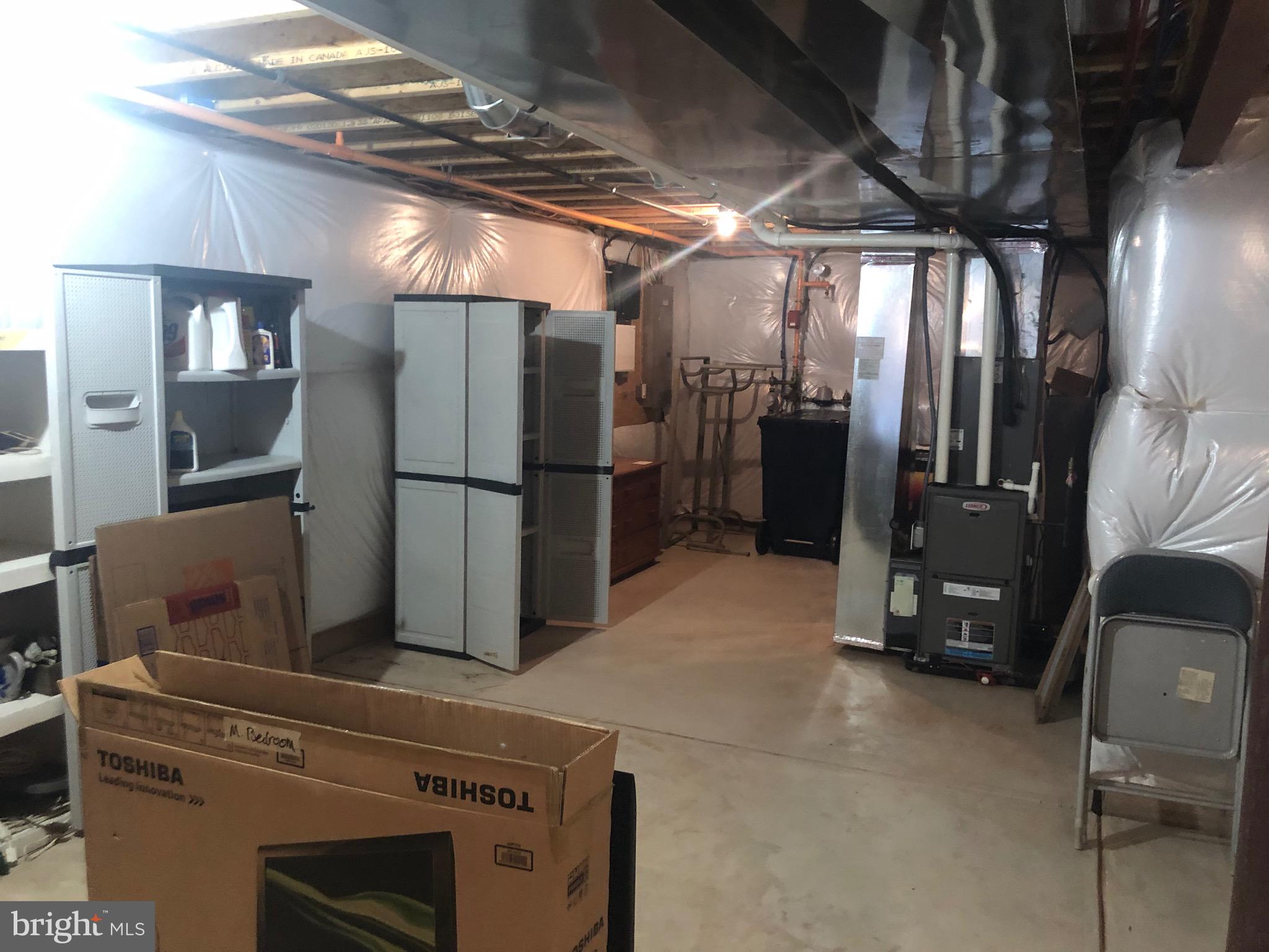 MAINLAND SQUARE - Residential Lease