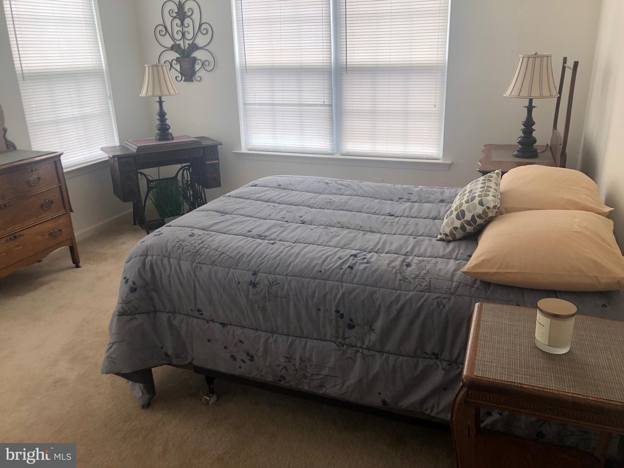 MAINLAND SQUARE - Residential Lease