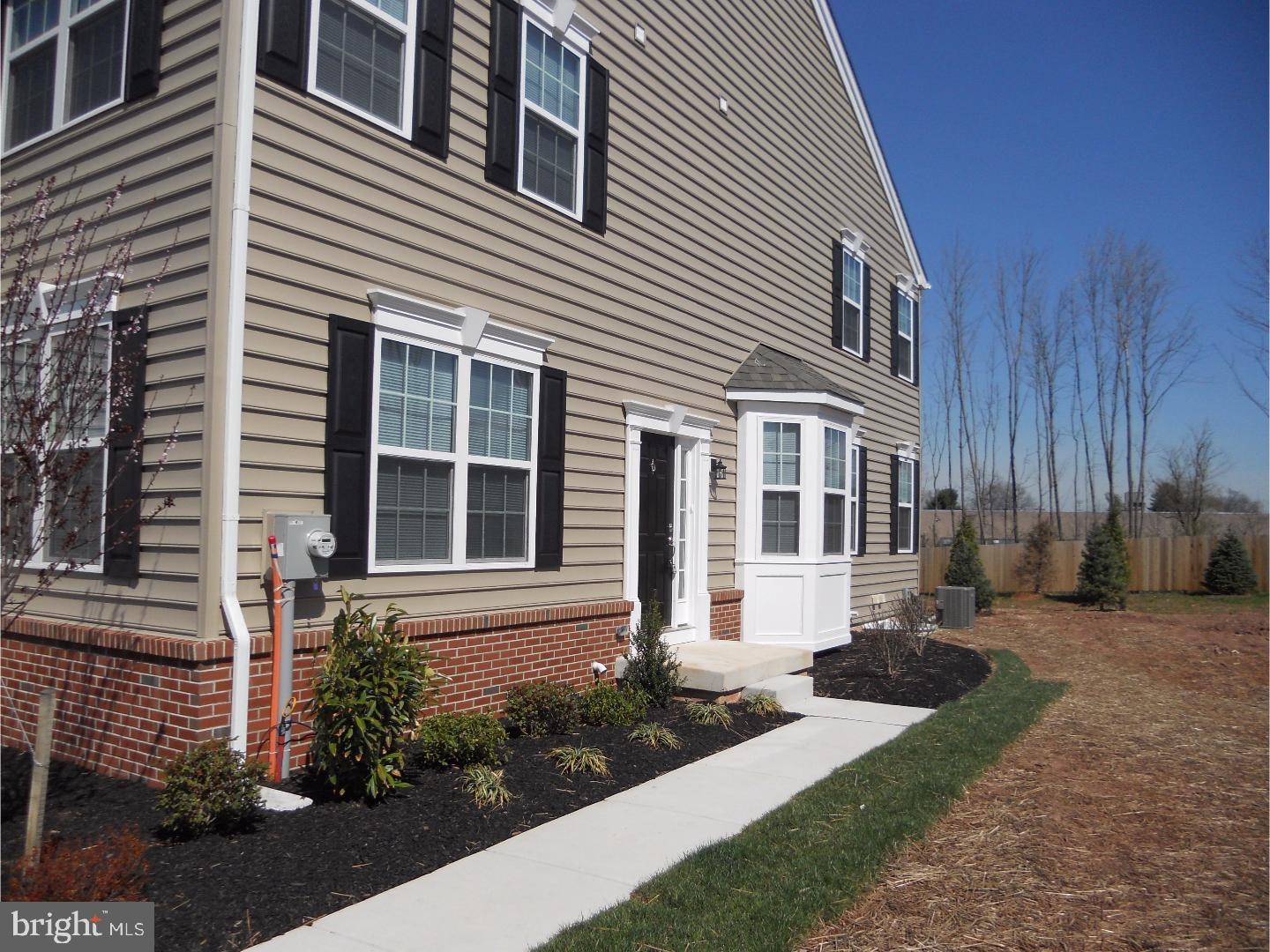 MAINLAND SQUARE - Residential Lease