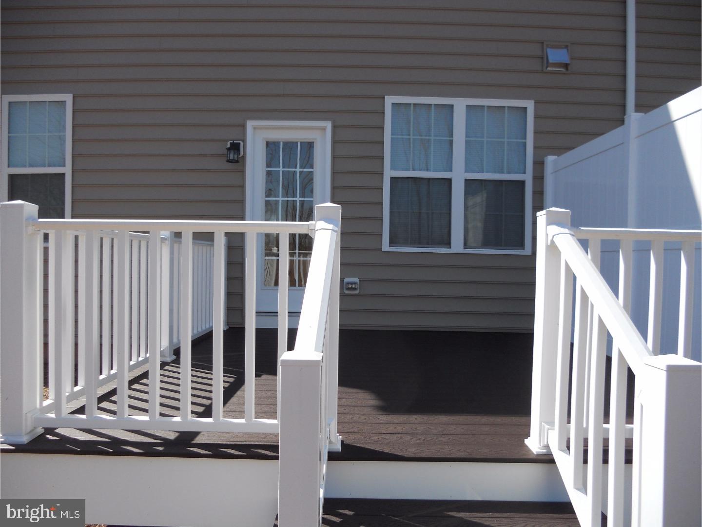 MAINLAND SQUARE - Residential Lease