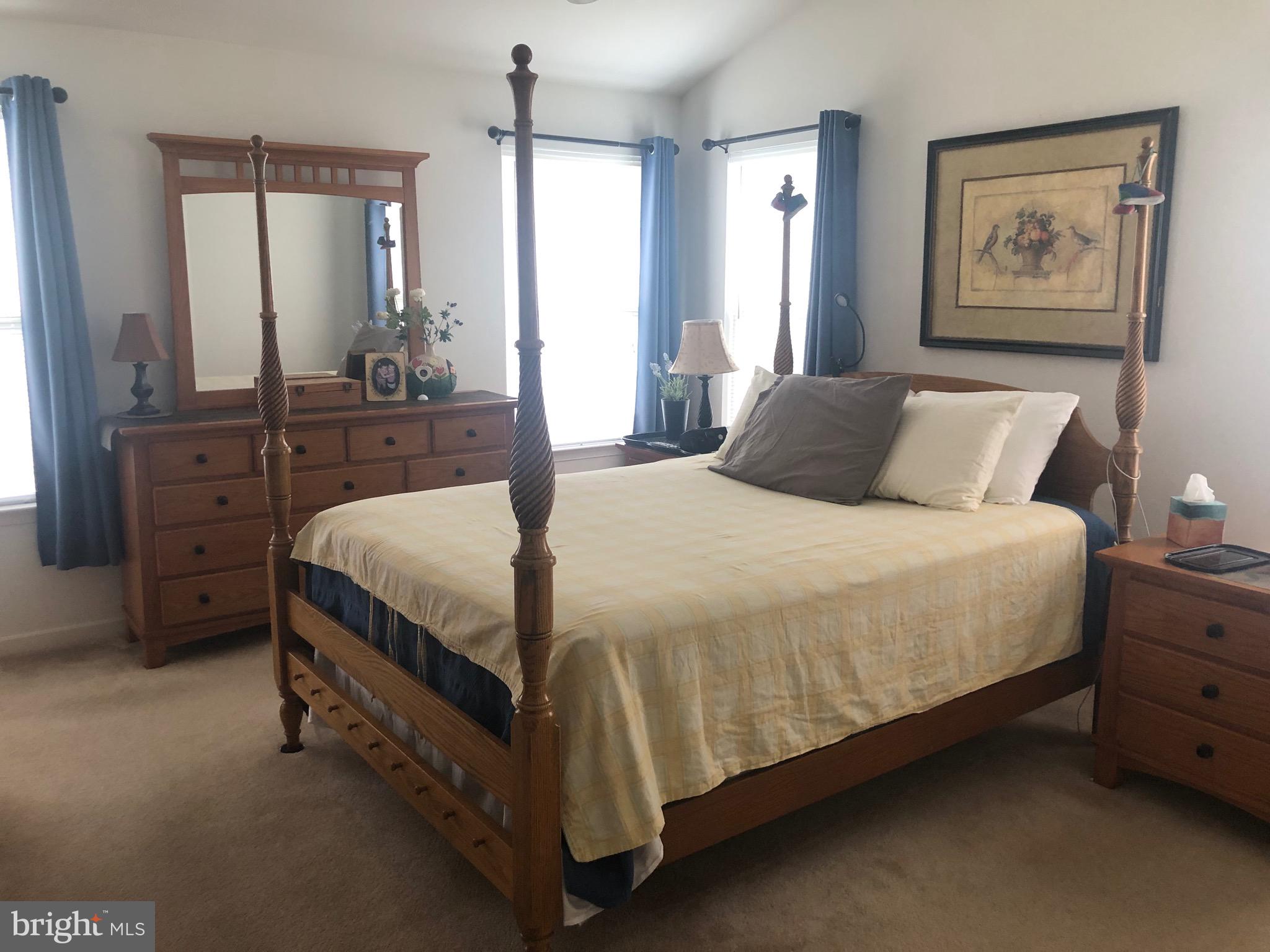 MAINLAND SQUARE - Residential Lease