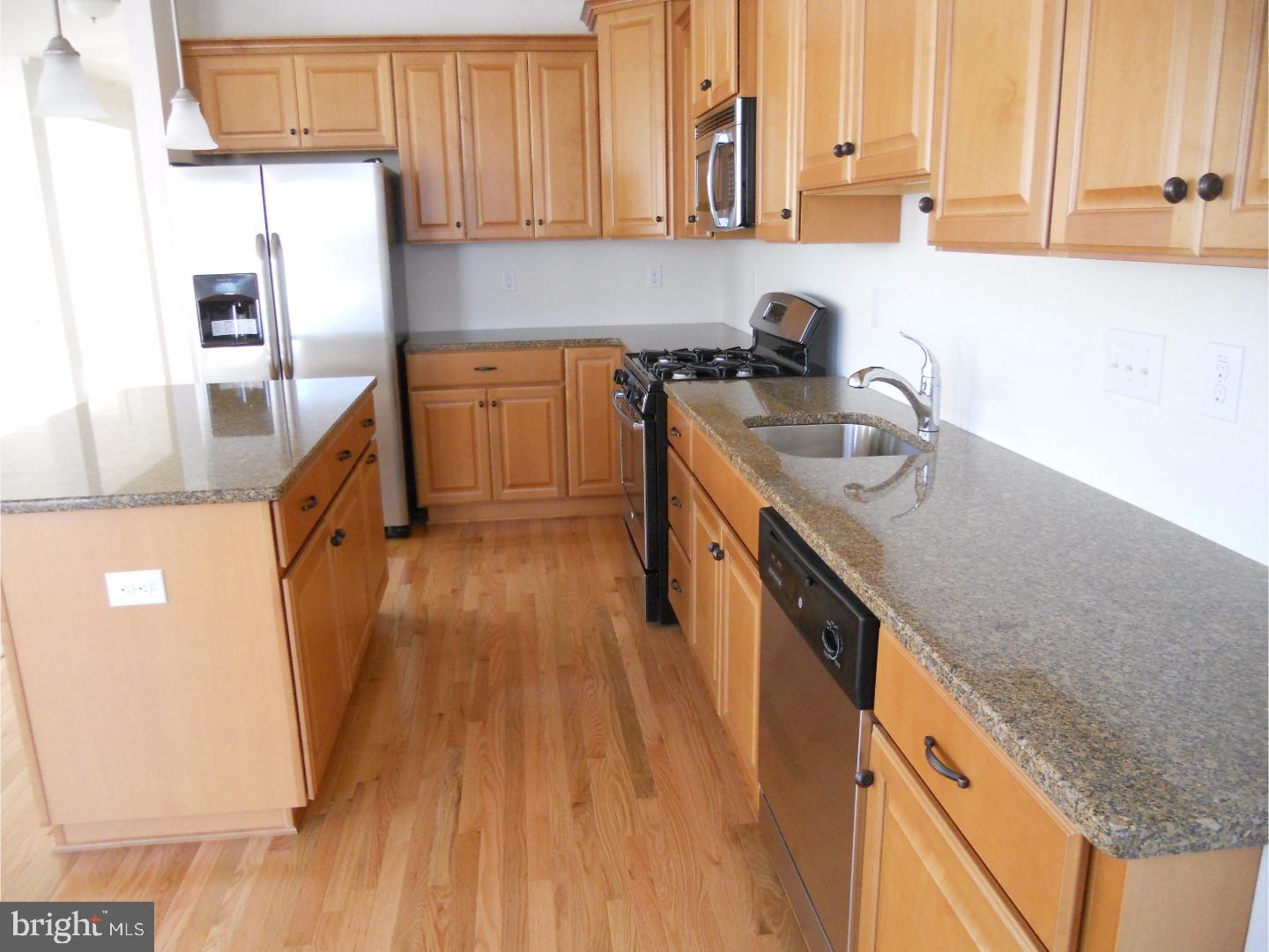 MAINLAND SQUARE - Residential Lease