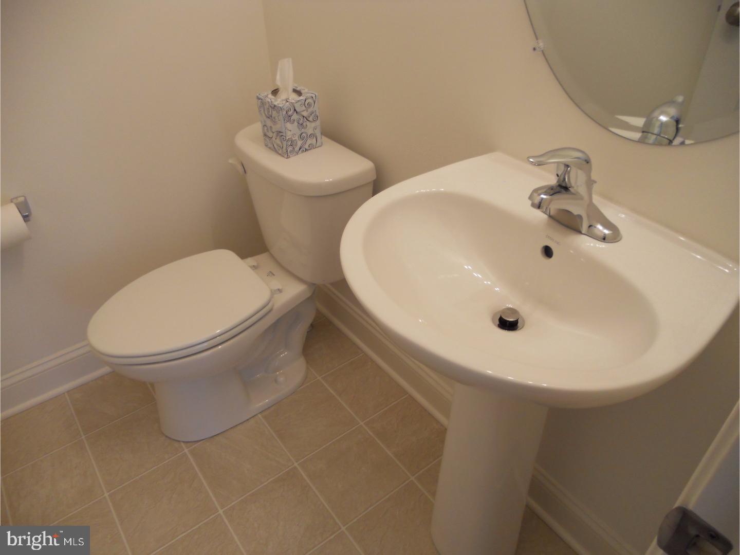 MAINLAND SQUARE - Residential Lease