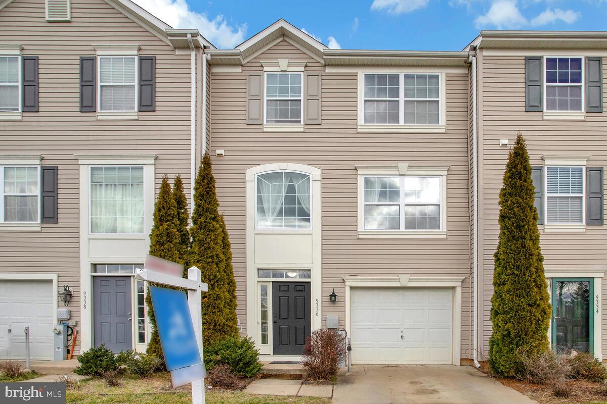 CARRIAGE HILLS TOWNHOUSE - Residential