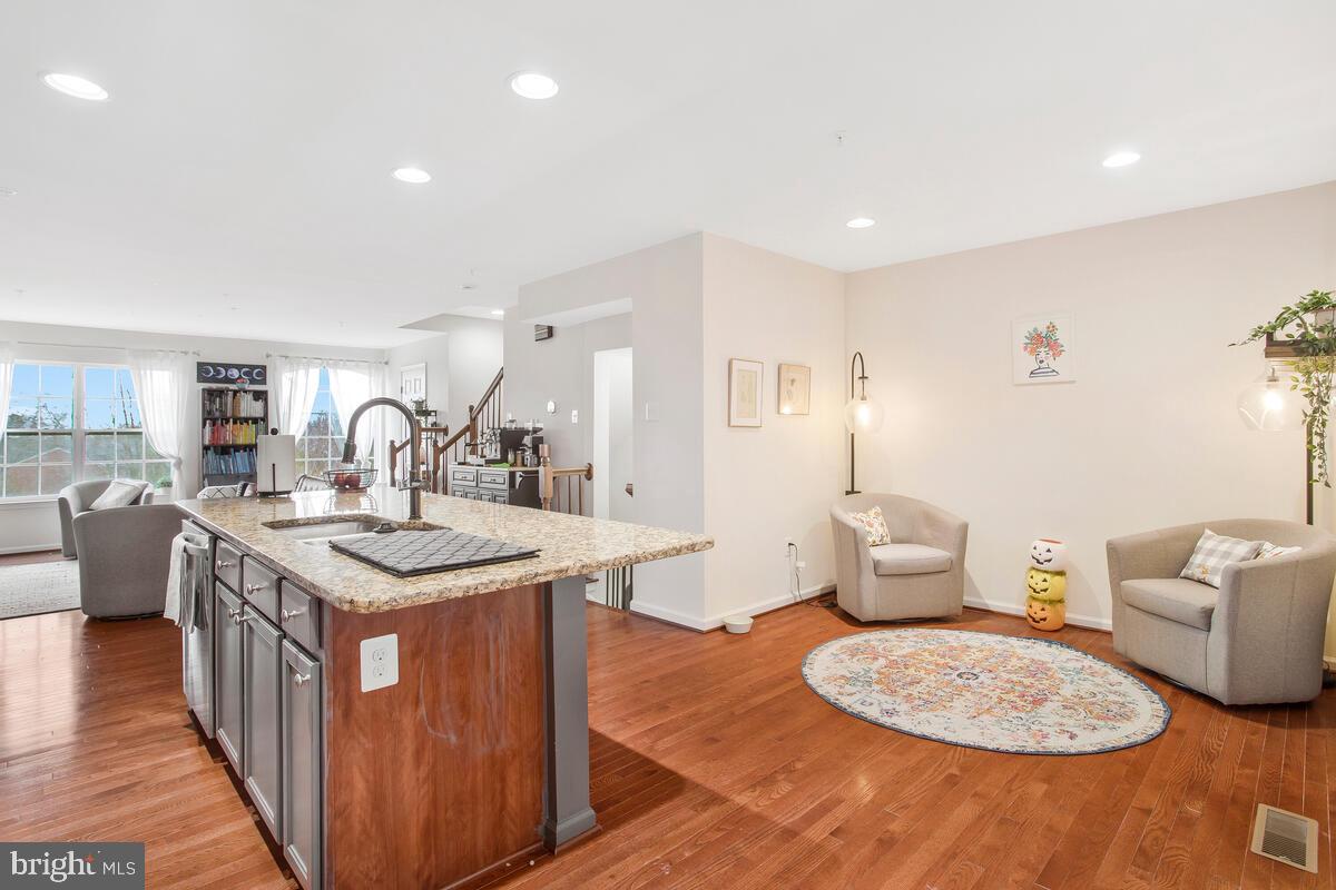 CARRIAGE HILLS TOWNHOUSE - Residential