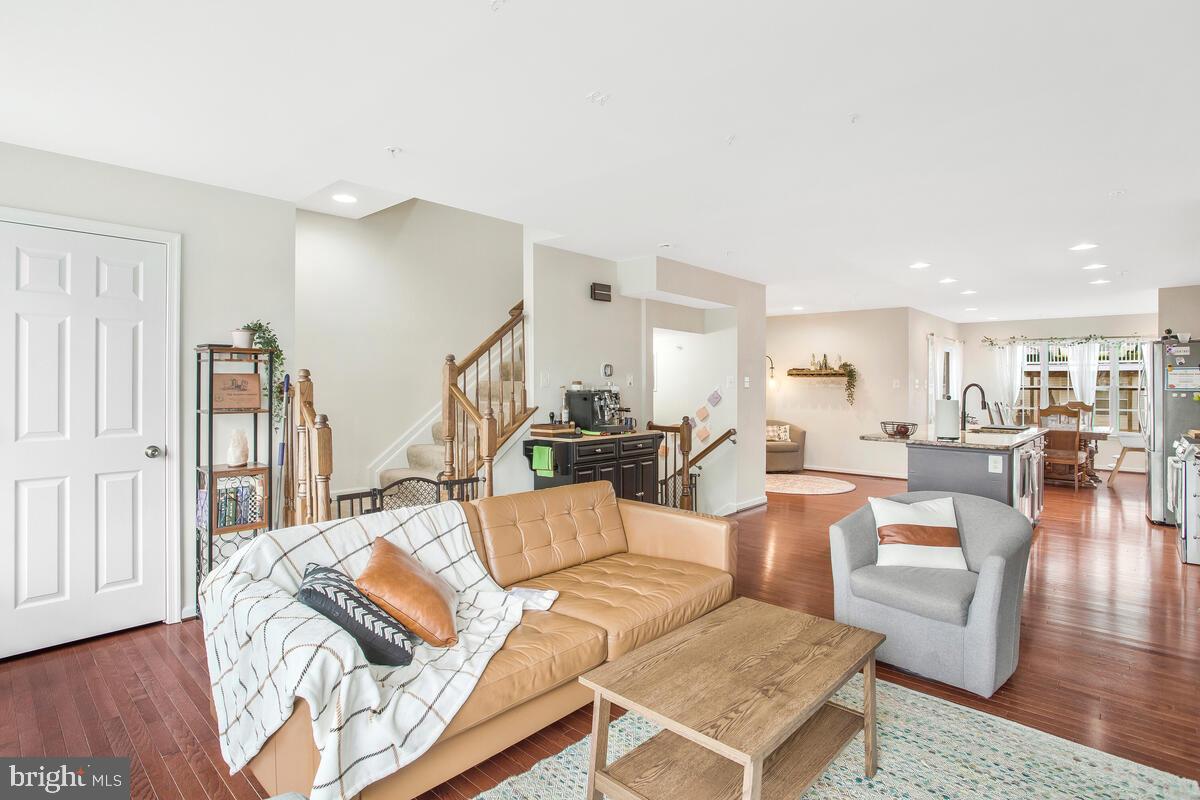 CARRIAGE HILLS TOWNHOUSE - Residential