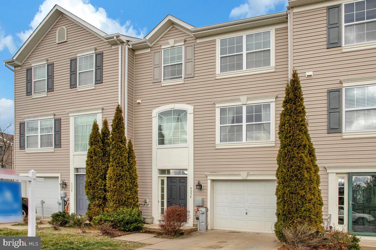 CARRIAGE HILLS TOWNHOUSE - Residential