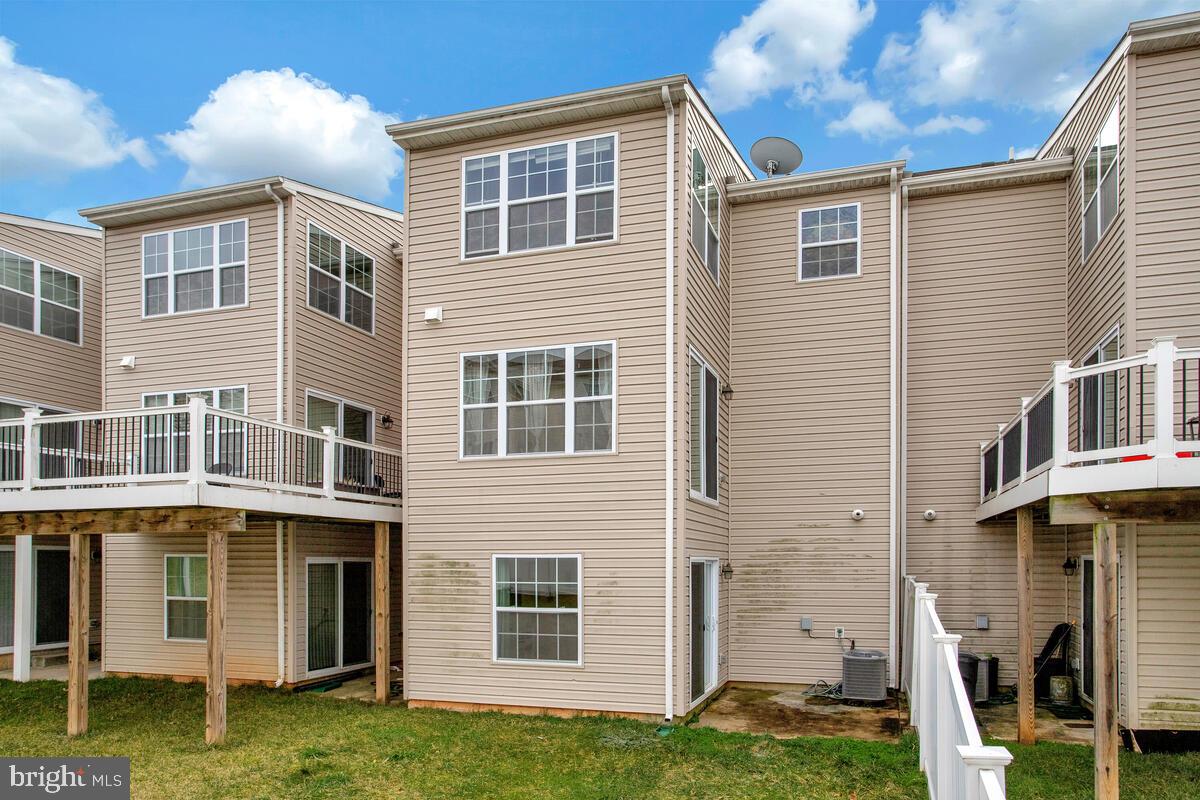 CARRIAGE HILLS TOWNHOUSE - Residential