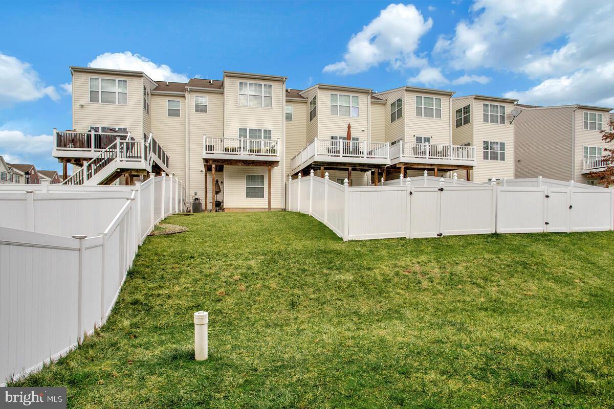 CARRIAGE HILLS TOWNHOUSE - Residential