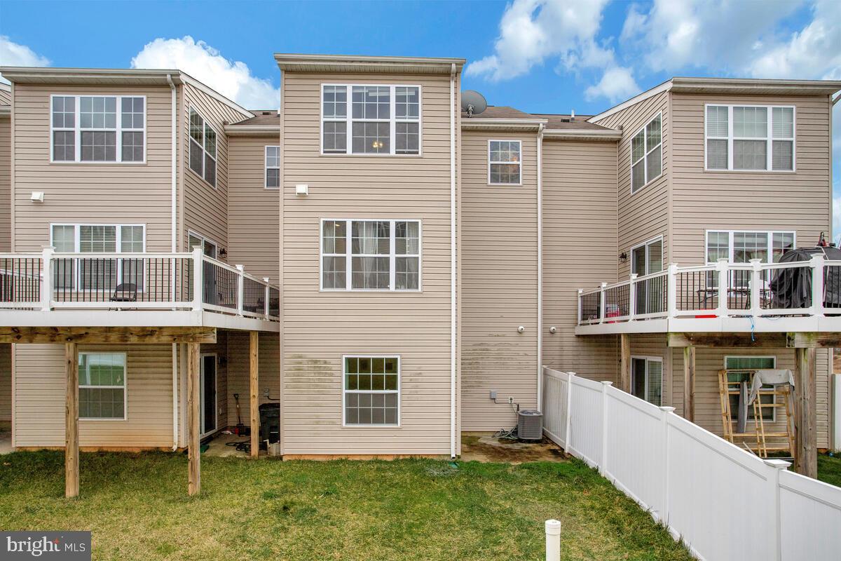 CARRIAGE HILLS TOWNHOUSE - Residential