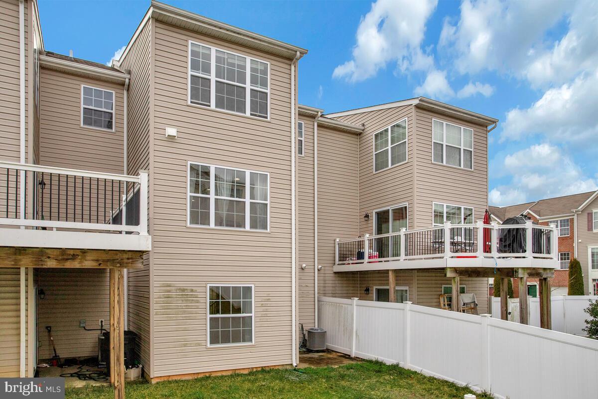 CARRIAGE HILLS TOWNHOUSE - Residential