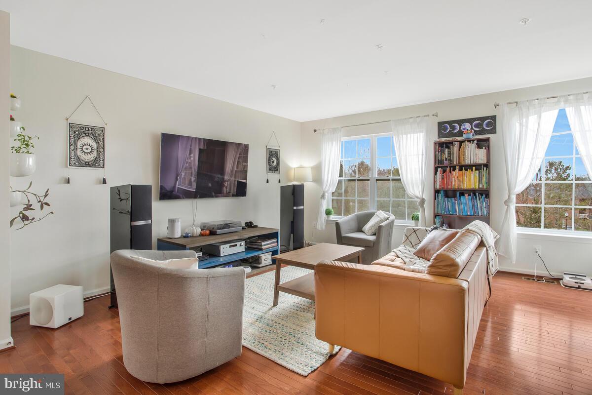 CARRIAGE HILLS TOWNHOUSE - Residential