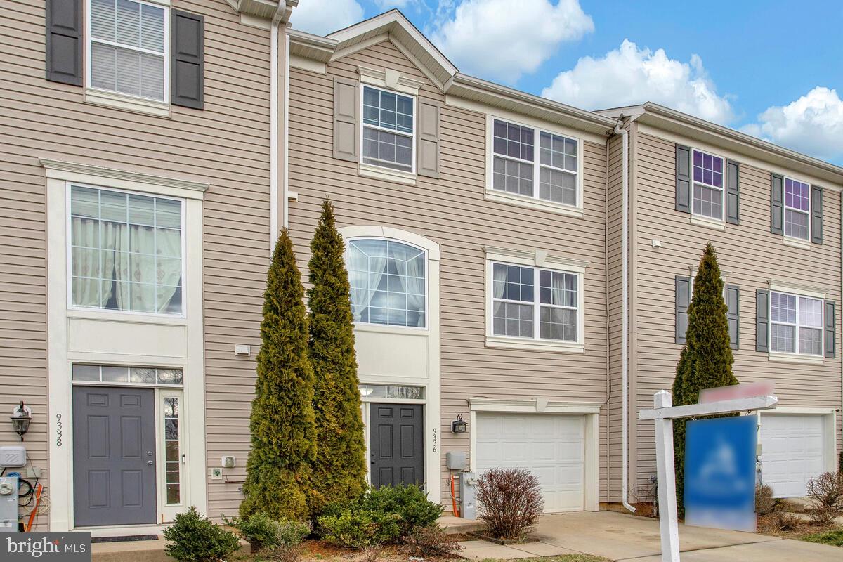 CARRIAGE HILLS TOWNHOUSE - Residential