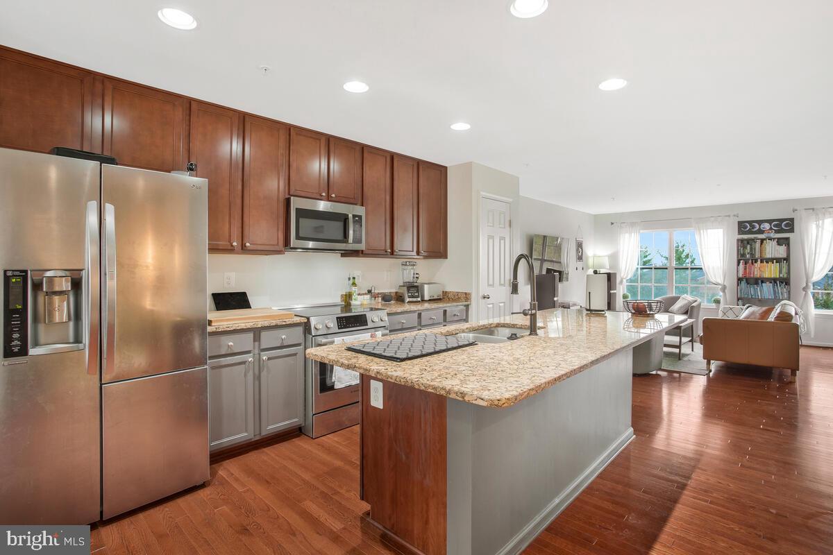 CARRIAGE HILLS TOWNHOUSE - Residential