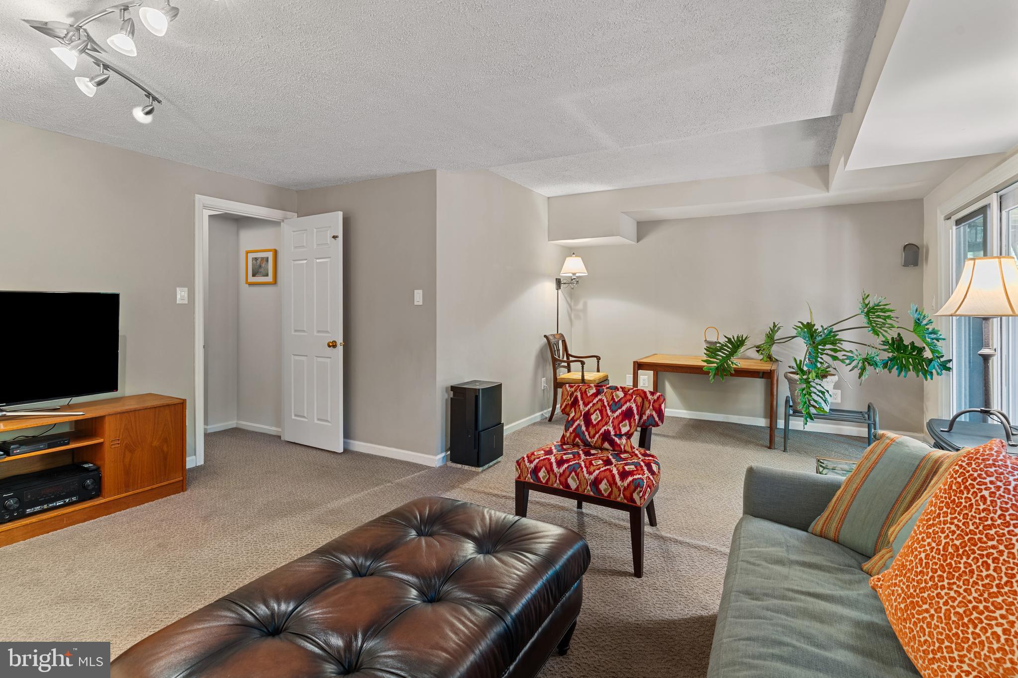 CROFTON COMMONS - Residential