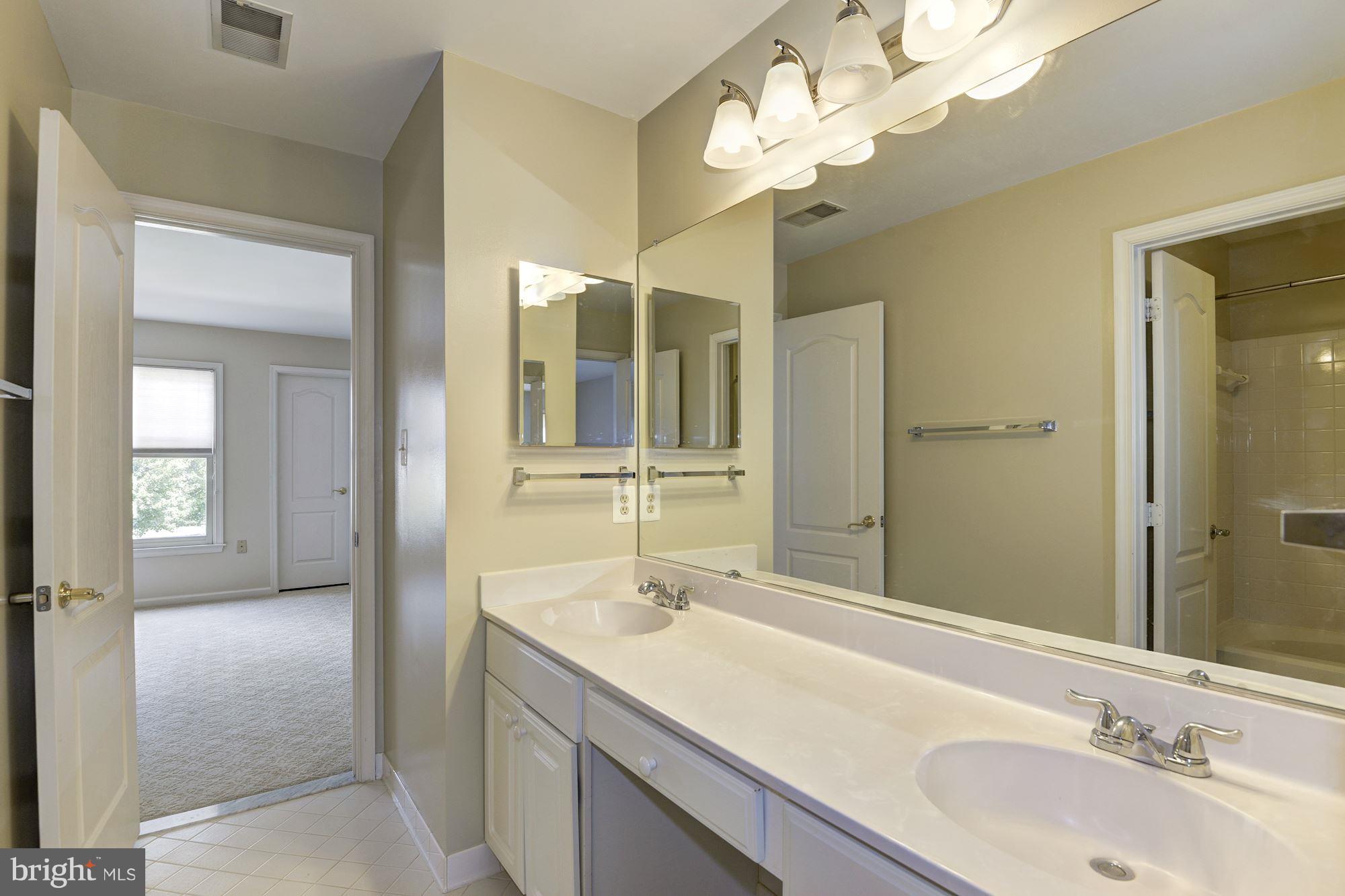 EDGEMOORE - Residential Lease