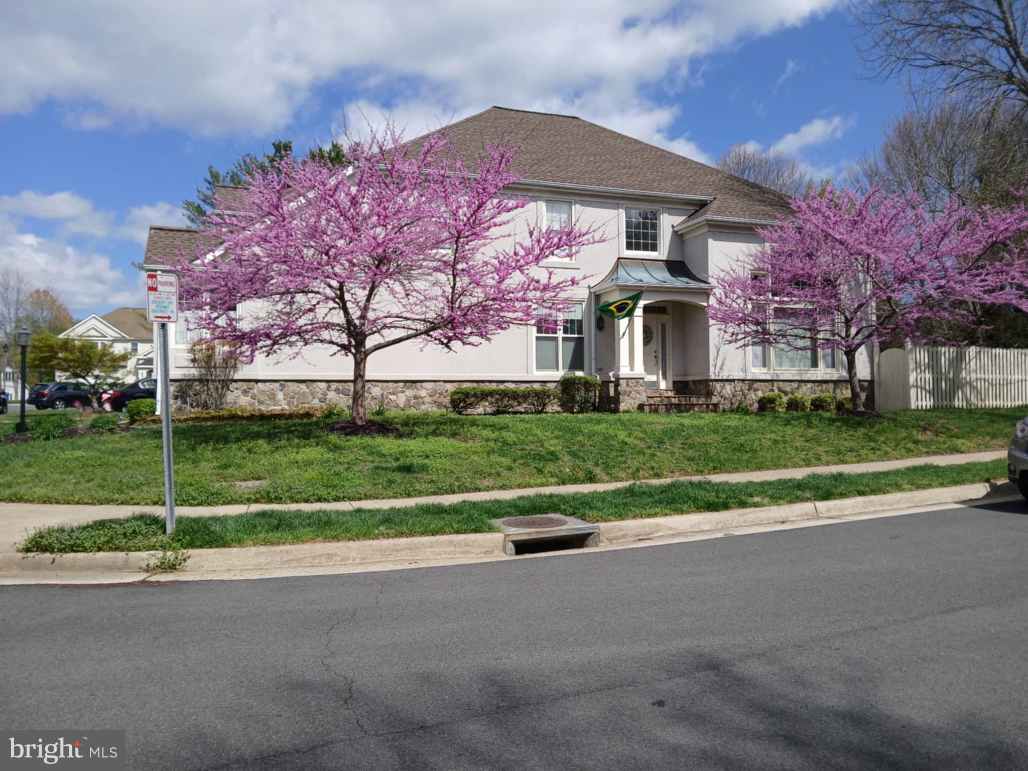 EDGEMOORE - Residential Lease