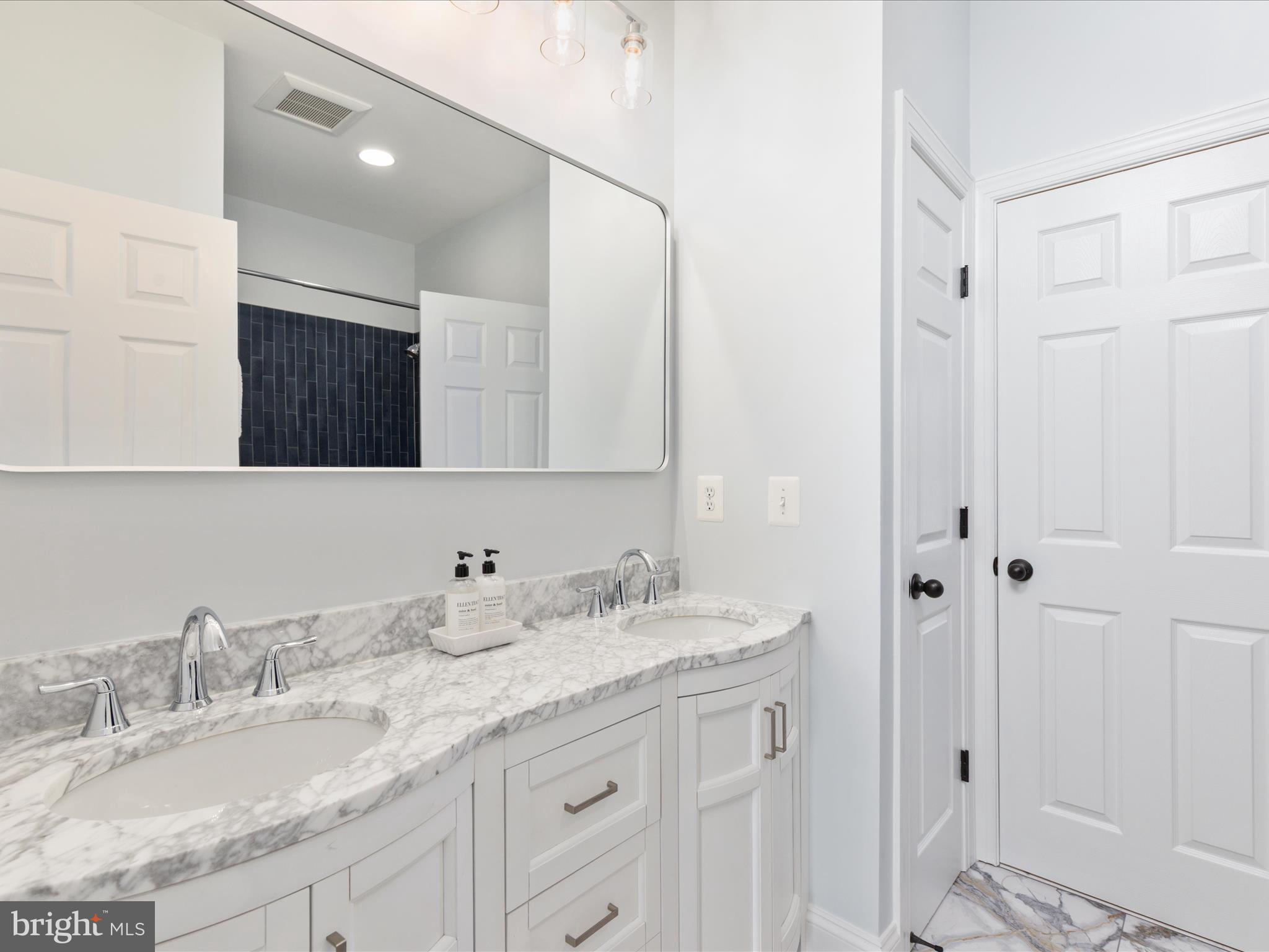 RIVER CREEK - Residential