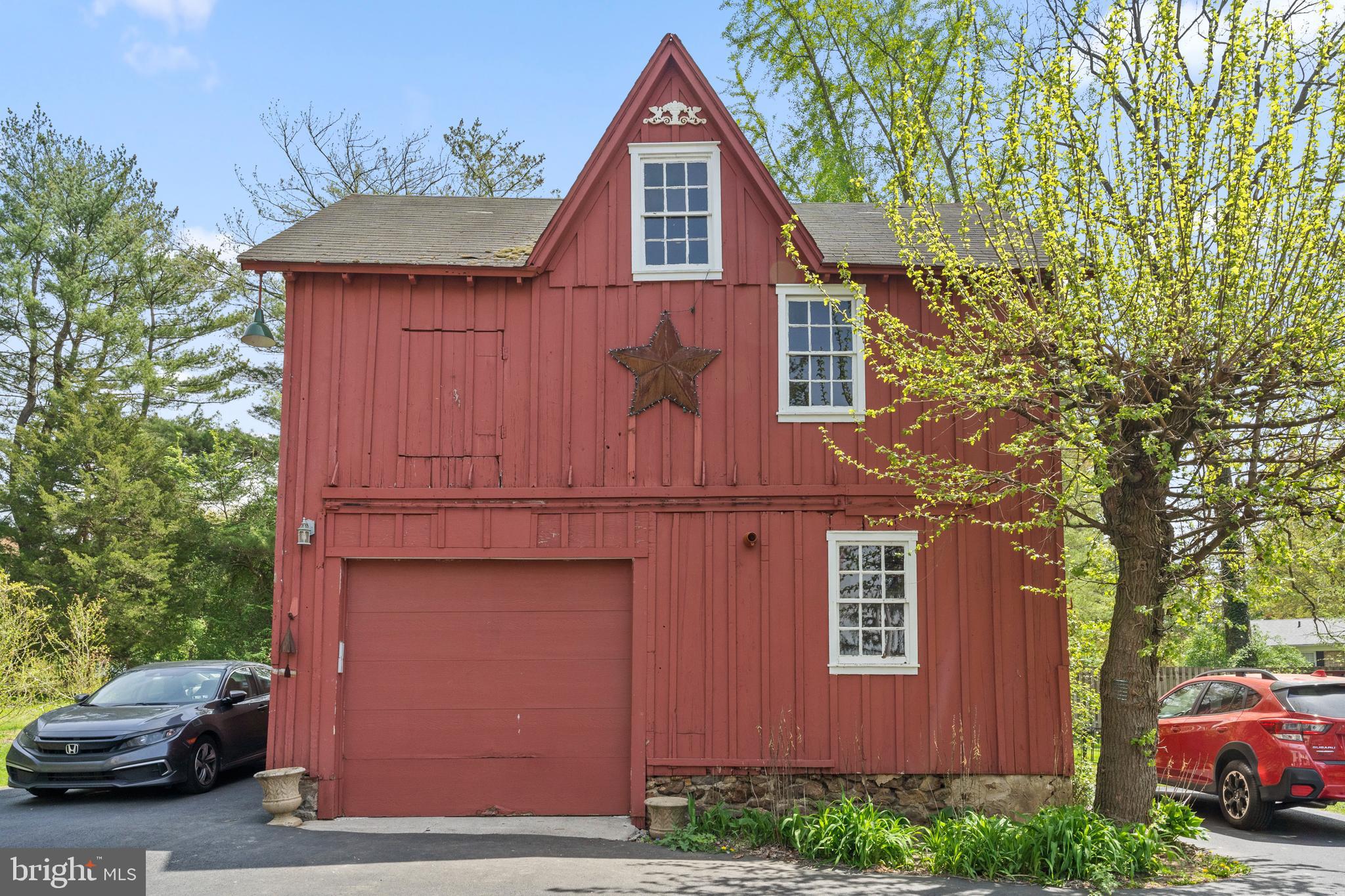 MIDDLETON PL - Residential