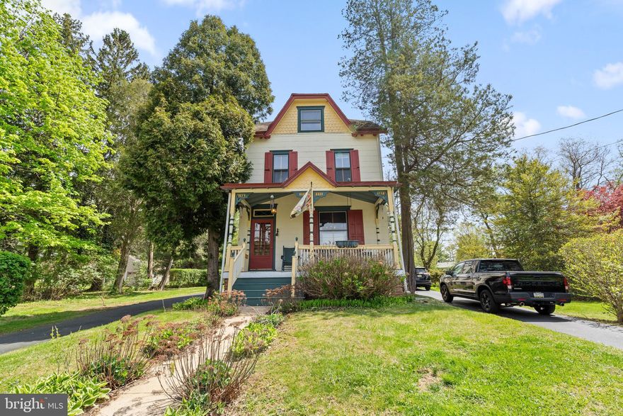 Welcome to 40 Barren Rd. This beautiful Victorian home has been well maintained over the last century. If you are looking for the Farmhouse feel and want to be close to Media Boro this home is the one for you. Just moments away from local schools, Tyler Arboretum, Ridley Creek State Park and many restaurants this home has the perfect amount of privacy and accessibility. Situated on a large flat lot and accompanied by a 2 story barn, the options are limitless. With a large circle driveway you can enter the rear of the home from your rear porch into the kitchen and family room. Once inside the hardwood floors will lead you throughout the first floor into the dinning room, living room and onto the front porch perfect for a morning or evening coffee. Other ementeties on the first floor include a half bath, tall windows, stainless appliances as well as a breakfast bar. On the second floor you will find a large victorian bathroom, 2 large bedrooms, the laundry room  and an office ( or 3rd bedroom ). Finally, on the third floor there are 2 more spacious bedrooms along with storage areas in the eves of the room. While the basement is accessible only from outside you will find it offers plenty of space for storage and a potential for a workshop. 

A home perfect for a contractor or someone who wants the country feel inside of a developing area. Plenty of space for family and friends to enjoy all that is offered. The Barn can is perfect for a shop on the first floor and entertaining on the second floor or private office. Schedule your showing today and enjoy the summer in your new home.