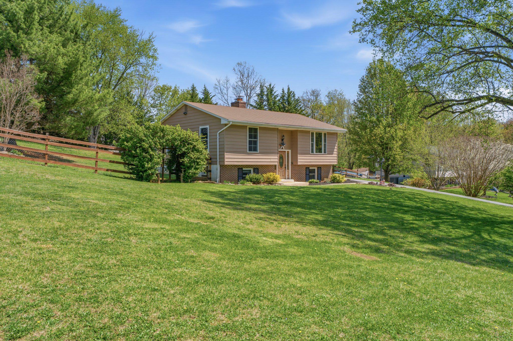 WINFIELD HEIGHTS - Residential