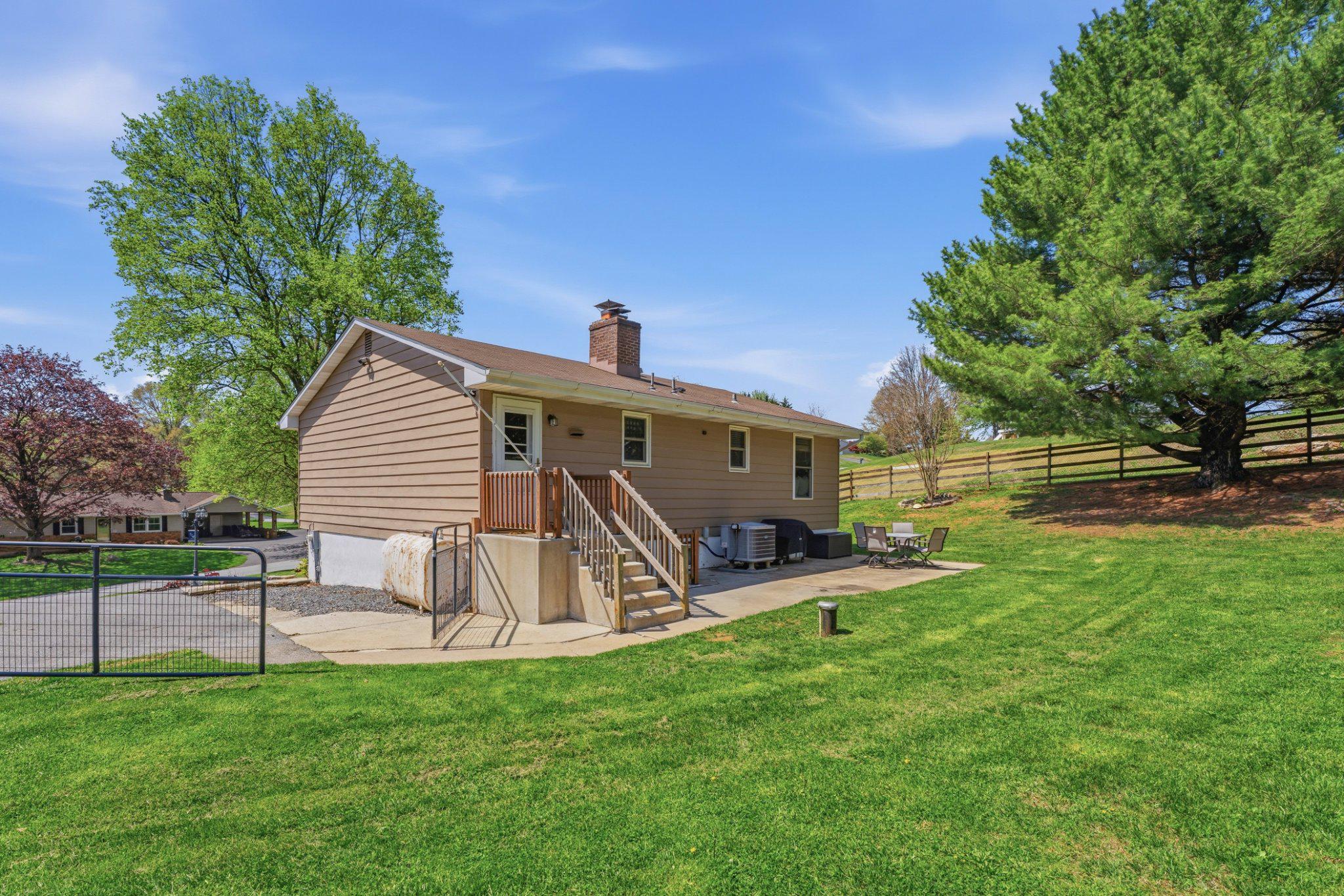 WINFIELD HEIGHTS - Residential