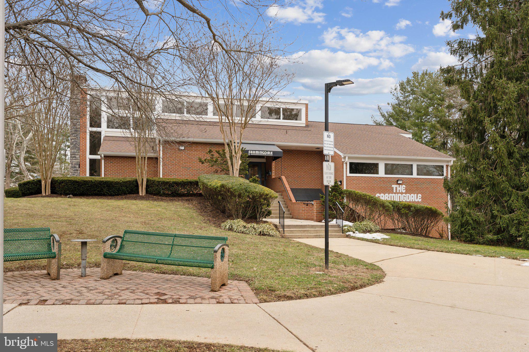 FARMINGDALE - Residential