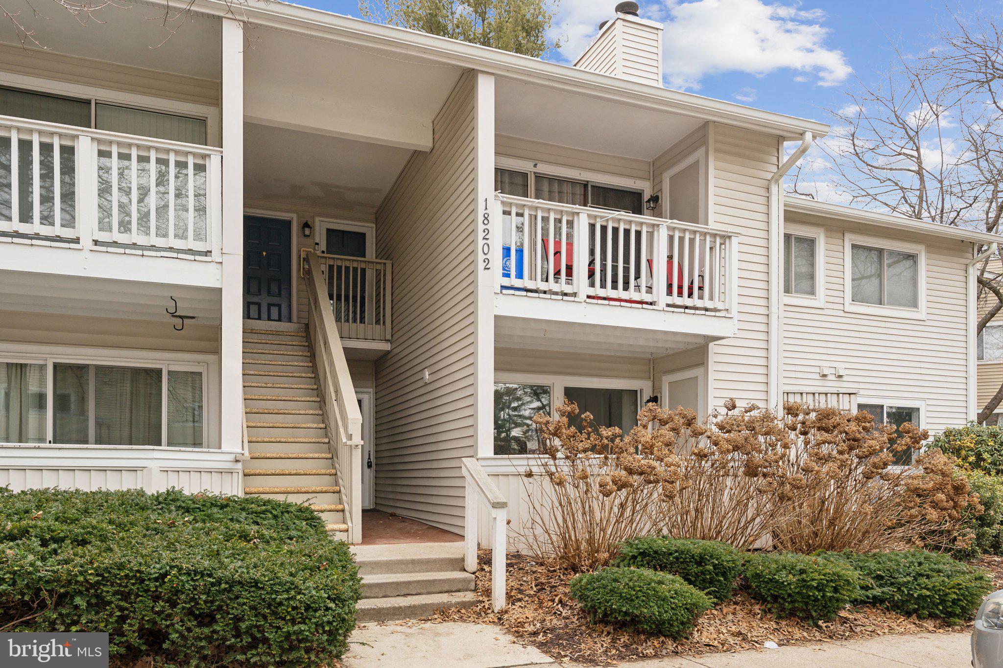 FARMINGDALE - Residential