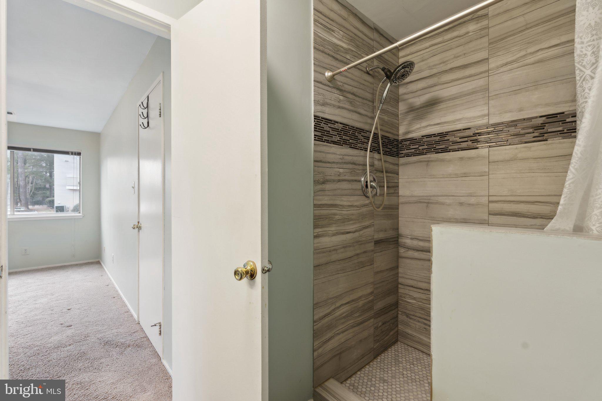 FARMINGDALE - Residential