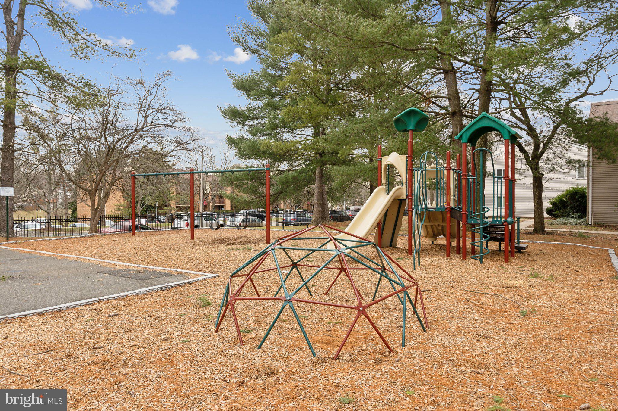 FARMINGDALE - Residential