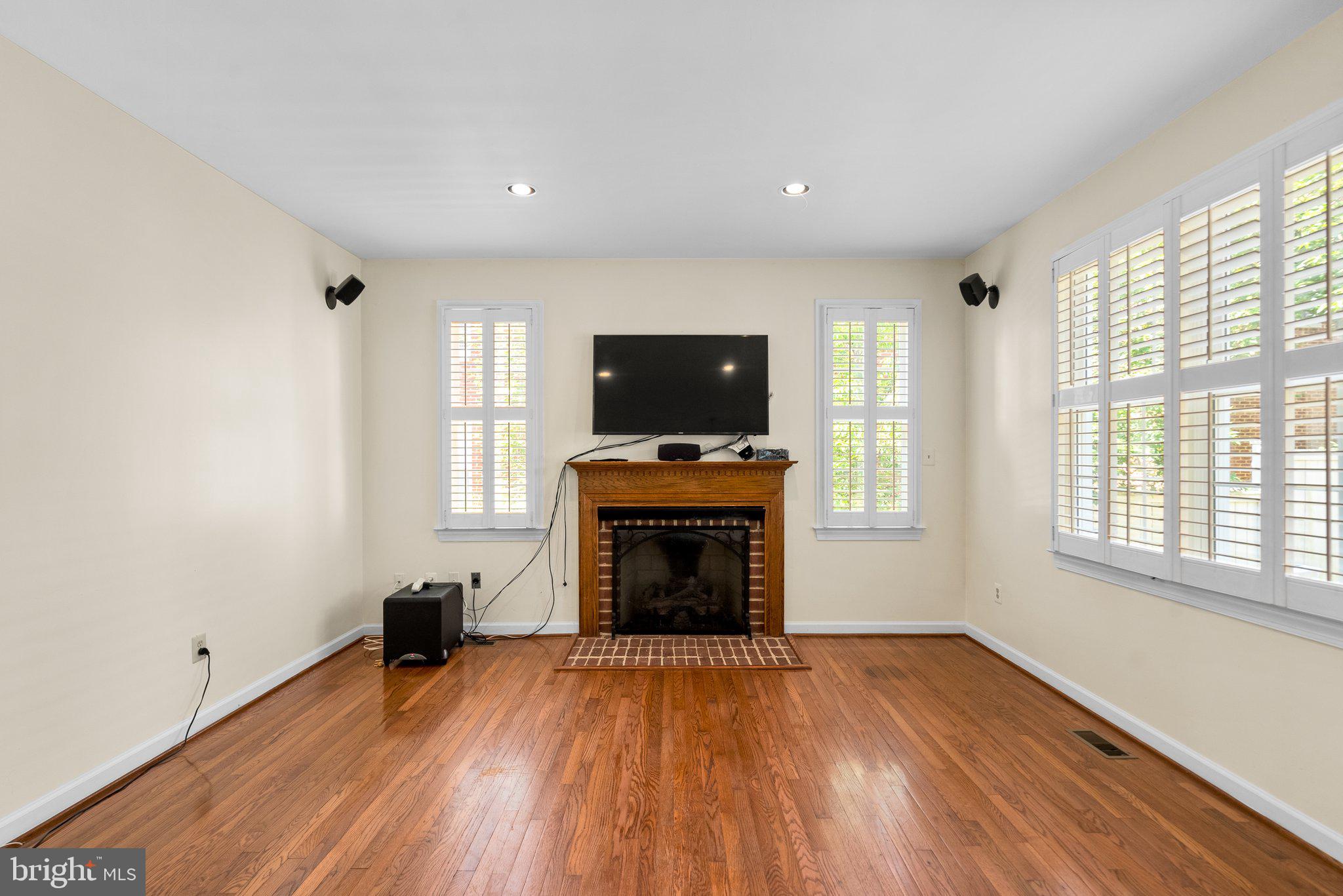 KENTLANDS - Residential