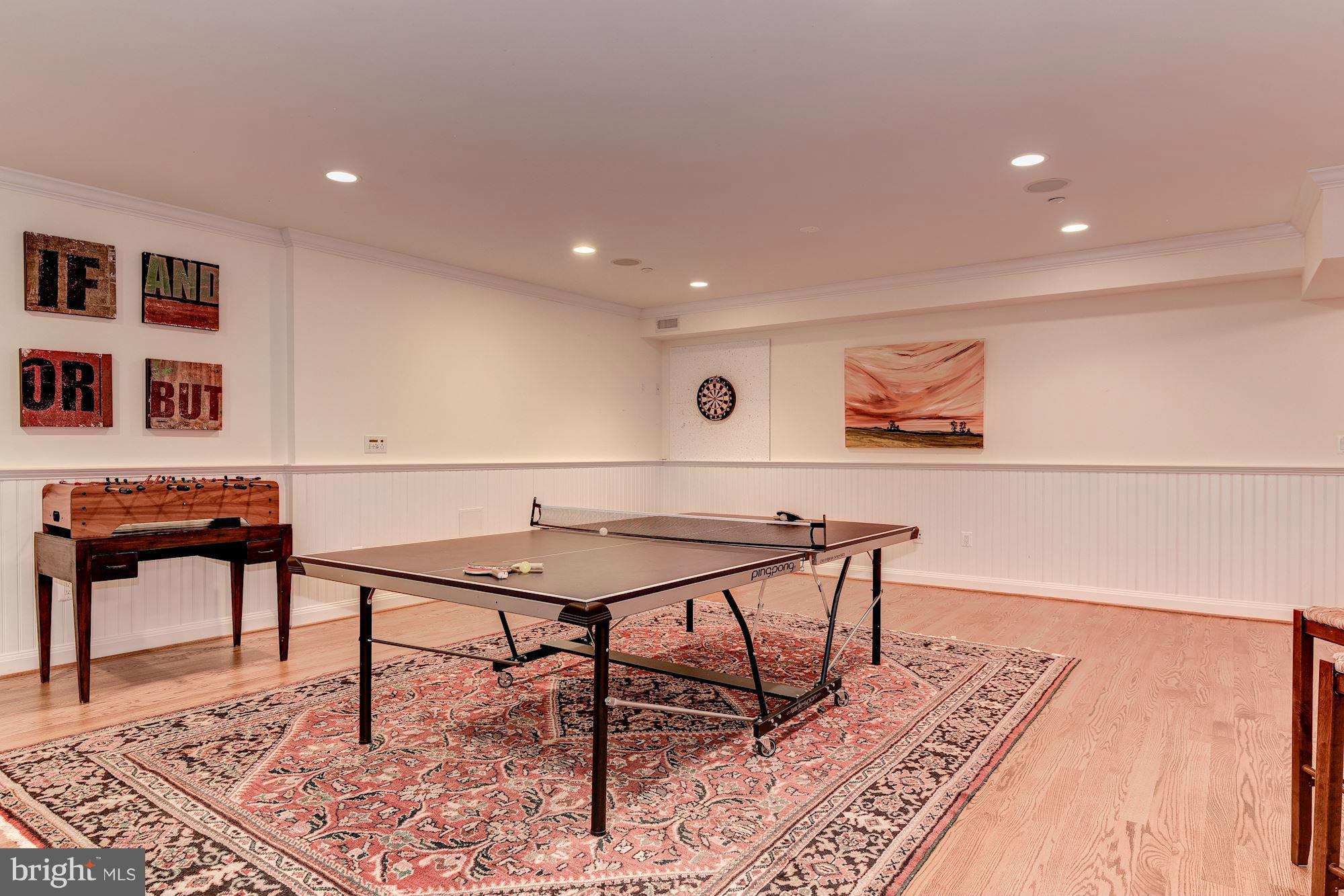 POTOMAC OUTSIDE - Residential