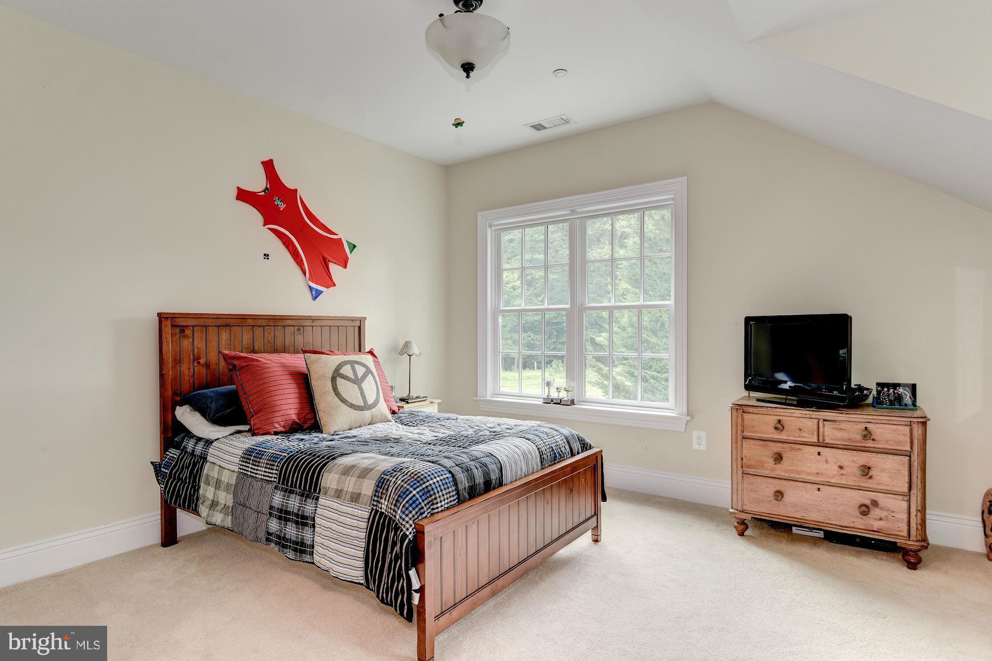 POTOMAC OUTSIDE - Residential