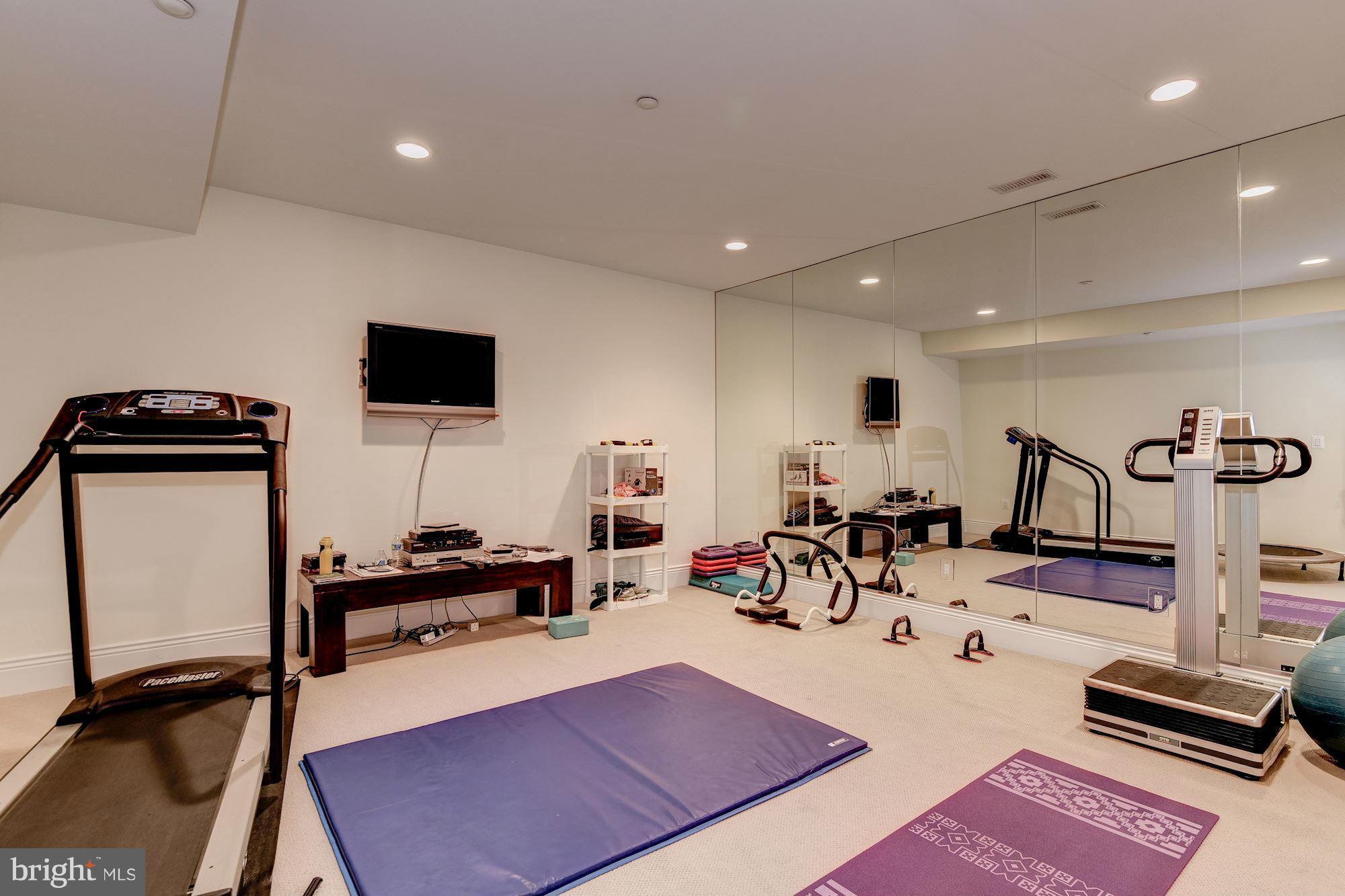 POTOMAC OUTSIDE - Residential