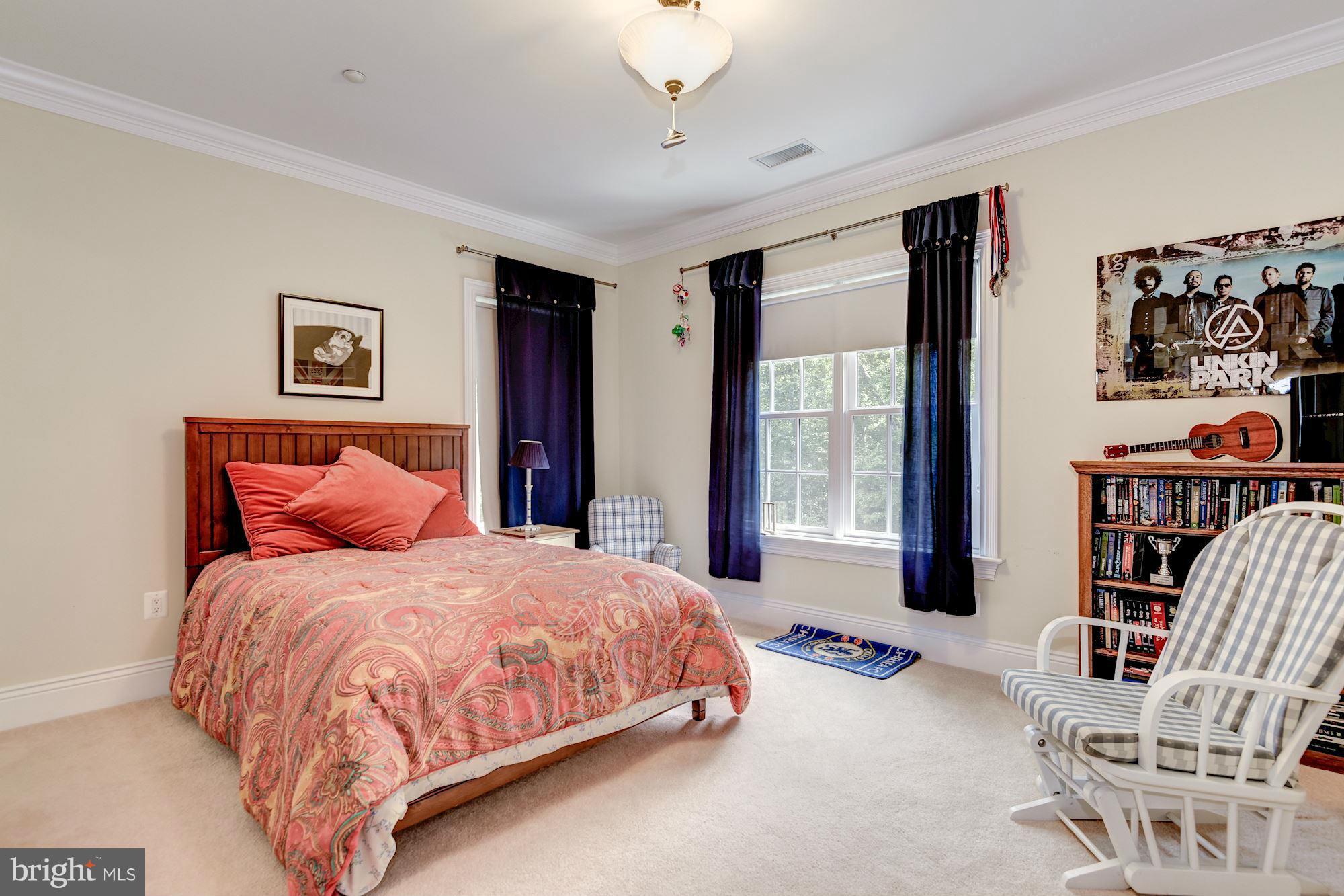 POTOMAC OUTSIDE - Residential